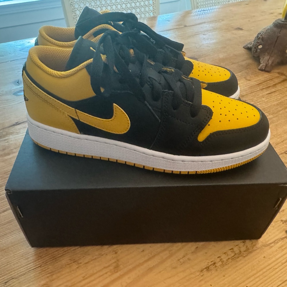 Nike Black and Yellow Sneakers with Low-Cut Design